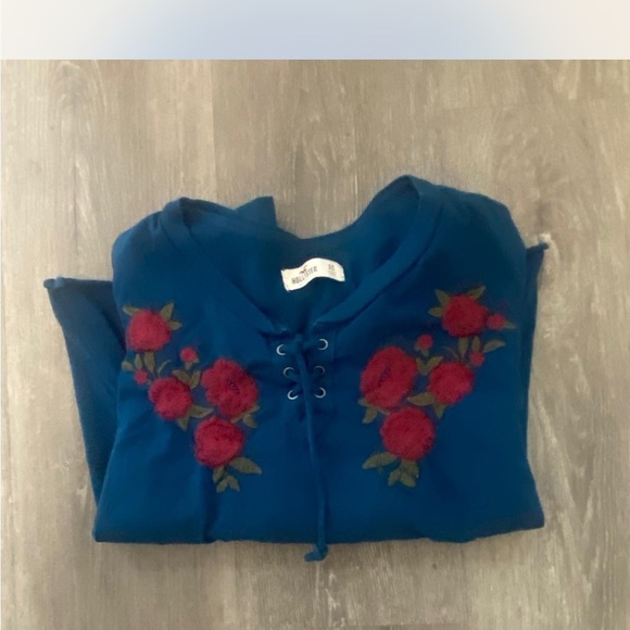 Vitange Hollister long sleeve Floral Embroidered Women's Top - Picture 2 of 3